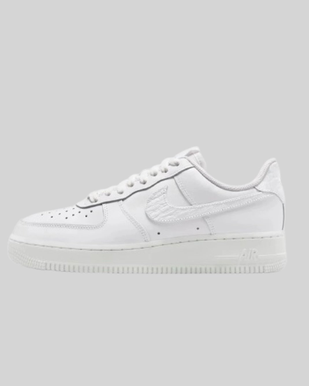 Nike Air Force 1 07 Low triple black leather — lateral side view streetwear